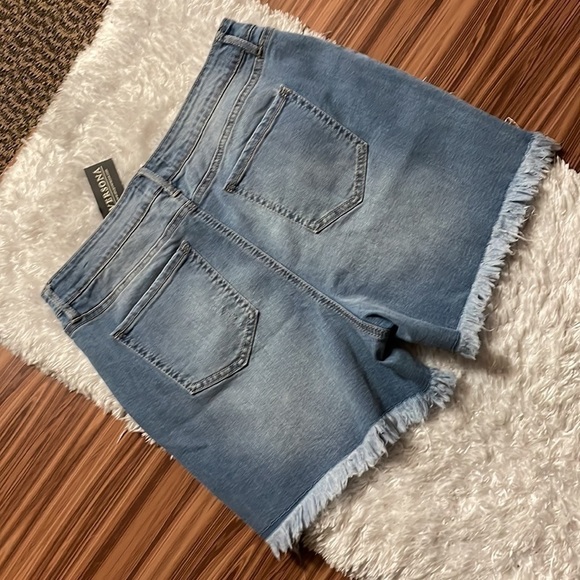 VERSONA NWT Button Fly Shorts Size 14 - Picture 7 of 10